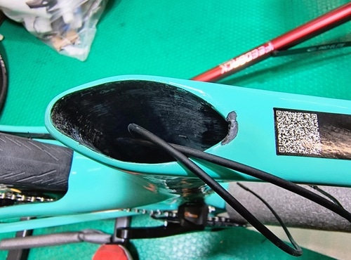 BIANCHI ( ビアンキ ) ロードバイク OLTRE COMP 105 DI2 【オンライン専売/直送限定 アウトレット特価車体】 ( オルトレ コンプ 105 DI2 ) チェレステ/グラファイトフルグロッシー 47 ( 身長目安160cm前後 )