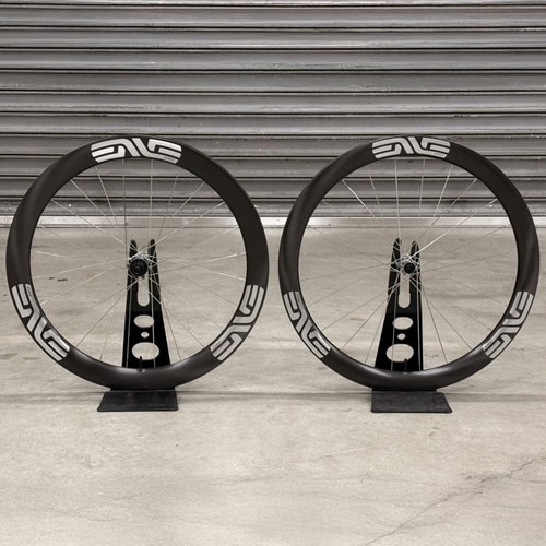 ENVE ( �G�����B ) ���[�h�o�C�N�p�z�C�[��(�f�B�X�N�u���[�L�p) SES 4.5 PRO �O��Z�b�g �V���o�[ �V�}�mHG / 700C(622/����:23.5mm)[�^�C�����ڈ�:28mm]