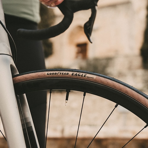 GOODYEAR ( �O�b�h�C���[ ) �N�����`���[�^�C�� EAGLE TUBE TYPE ( �C�[�O�� �`���[�u�^�C�v ) �u���b�N 700X25 ( 622 )