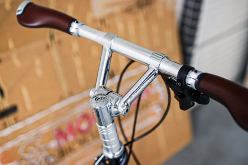 Moulton モールトン ミニベロ Xtb 限定モデル スティールグレー ダブルウィッシュボーンステム デイキャリア付 特別仕様b スティールグレー 完成車 フレーム ワイズロードオンライン 自転車 パーツ通販