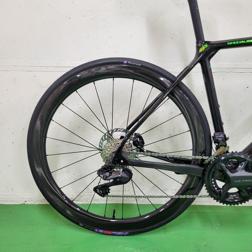 BIANCHI ( �r�A���L ) ���[�h�o�C�N SPECIALISSIMA DISC ULTEGRA DI2 ( �X�y�V�����b�V�} �f�B�X�N �A���e�O�� Di2 ) �I���W�i�������� �u���b�N �J�[�{�� UD / �}�[���C�h�X�P�[�� 53 (�g���ڈ�170cm�O��)