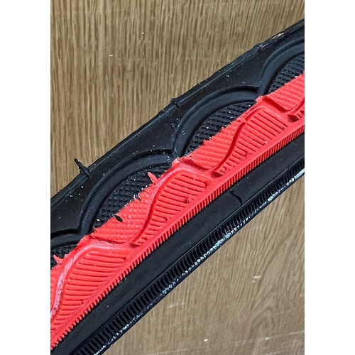 サギサカ クリンチャー カラータイヤ ブラック/レッド 700X35C ( 622 )