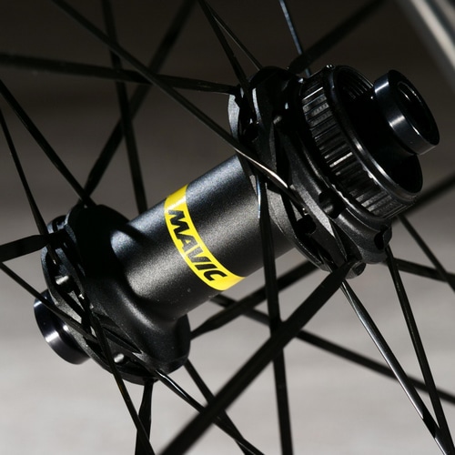 MAVIC ( }BbN ) [hoCNpzC[(fBXNu[Lp) COSMIC SLR 65 DISC 19MM ( RX~bN SLR 65 fBXN )+ YKSION PRO UST II 25C OZbg/V}mHG/700C (622x19TC) [^C:23-62mm]