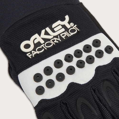 OAKLEY ( オークリー ) 指付き・フルフィンガーグローブ SWITCHBACK MTB GLOVE 2.0 【オンライン専売】 ( スウィッチバック MTB グローブ 2.0 ) ブラック/ホワイト M