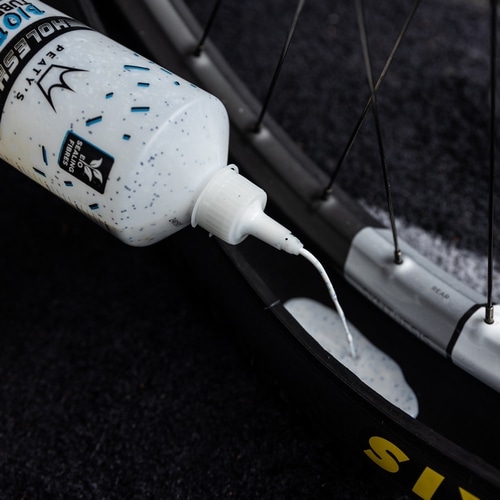 PEATYS ( �s�[�e�B�[�Y ) �p���N�C���L�b�g HOLESHOT BIOFIBRE TUBELESS TYRE SEALANT ( �z�[���V���b�g �o�C�I�t�@�C�o�[ �`���[�u���X �^�C�� �V�[�����g ) 5L