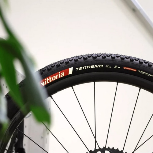 VITTORIA ( �r�b�g���A ) �`���[�u���X�^�C�� TERRENO XC-TRAIL G2.0 TLR ( �e���[�m �N���X�J���g���[�g���C�� G2.0 �`���[�u���X���f�B ) �I�[���u���b�N 29X2.25 ( 622 )