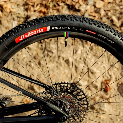 VITTORIA ( �r�b�g���A ) �`���[�u���X�^�C�� MEZCAL XC-TRAIL G2.0 TLR ( ���X�J�� �N���X�J���g���[�g���C�� G2.0 �`���[�u���X���f�B ) �I�[���u���b�N 27.5X2.25 ( 584 )