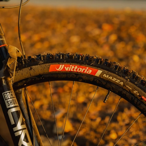 VITTORIA ( �r�b�g���A ) �`���[�u���X�^�C�� MAZZA TRAIL G2.0 TLR ( �}�b�c�@ �g���C�� G2.0 �`���[�u���X���f�B ) �u���b�N/�O���[ 27.5X2.4 ( 584 )