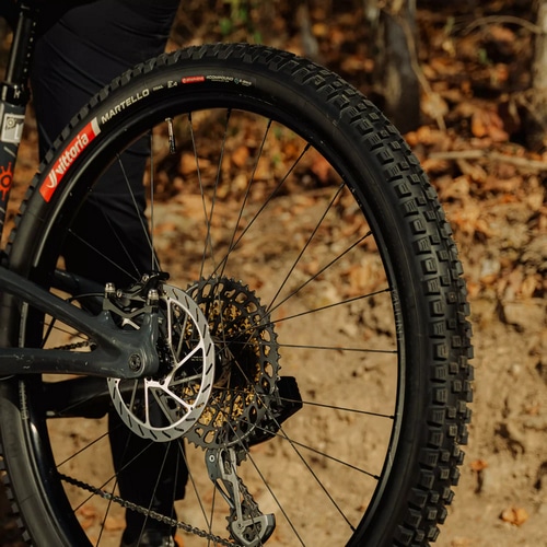 VITTORIA ( �r�b�g���A ) �`���[�u���X�^�C�� MARTELLO TRAIL G2.0 TLR ( �}���e�� �g���C�� G2.0 �`���[�u���X���f�B ) �u���b�N/�O���[ 29X2.6 ( 622 )