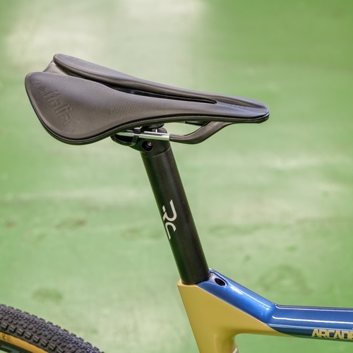 BIANCHI ( ビアンキ ) グラベルロード ARCADEX 海外仕様車 【オンライン専売/直送限定 アウトレット特価車体】 ( アルカデックス ) ゴールド ストーム / ブルーノート グロッシー L ( 身長目安185cm前後 )