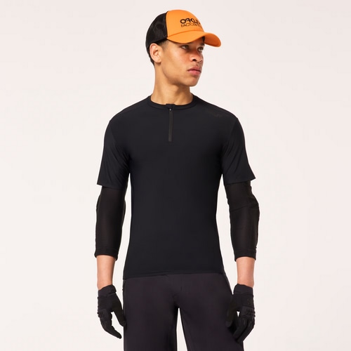 OAKLEY ( オークリー ) 半袖ジャージ POINT TO POINT 1/4 ZIP JERSEY ( ポイント トゥ ポイント クオーター ジップ ジャージ ) ブラックアウト L