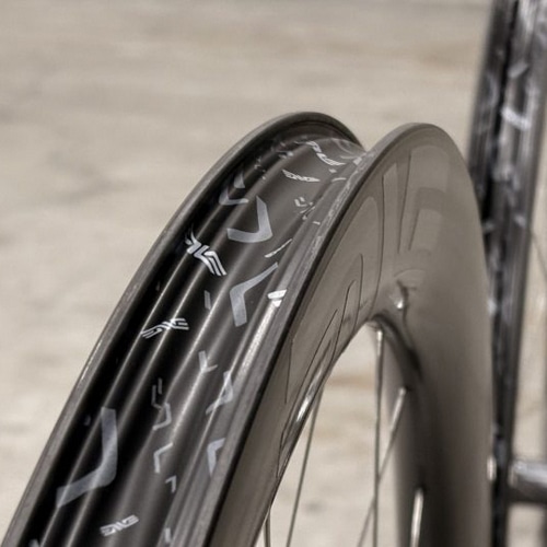 ENVE ( �G�����B ) ���[�h�o�C�N�p�z�C�[��(�f�B�X�N�u���[�L�p) SES 4.5 PRO �O��Z�b�g �V���o�[ �V�}�mHG / 700C(622/����:23.5mm)[�^�C�����ڈ�:28mm]