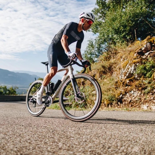 MAVIC ( �}���B�b�N ) ���[�h�o�C�N�p�z�C�[��(�f�B�X�N�u���[�L�p) COSMIC ULTIMATE 45 DISC 23MM ( �R�X�~�b�N �A���e�B���C�g 45 �f�B�X�N ) �O��Z�b�g / �V�}�mHG / 700C(622x23TC)[�����^�C����:28-64mm]