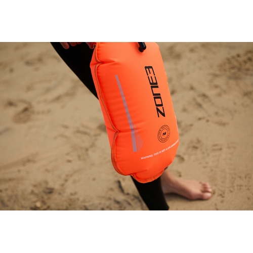 ZONE3 ( �]�[���X���[ ) �E�F�A�����E���̑� RECYCLED SWIM SAFETY BUOY/TOW FLOAT ( ���T�C�N�� �X�C�� �Z�[�t�e�B�[ �u�C/�g�[�t���[�g ) �I�����W