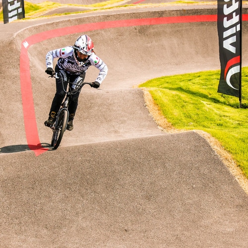 VITTORIA ( rbgA ) N`[^C VELOCHE ( F[`F ) ubN 20X1.75 ( 406 )