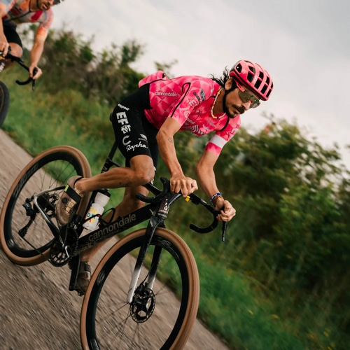 VITTORIA ( �r�b�g���A ) �`���[�u���X�^�C�� TERRENO PRO GRAVEL RACE T50 G2.0 TLR ( �e���[�m �v�� �O���x�� ���[�X T50 G2.0 �`���[�u���X���f�B ) �i�`�������u���E�� 700X45C ( 622 )