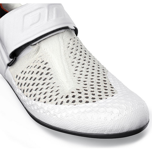 DMT ( �f�B�[�G���e�B�[ ) �r���f�B���O�V���[�Y OXY ( �I�L�V ) �z���C�g/�`���[�N 42 ( 26.6cm )