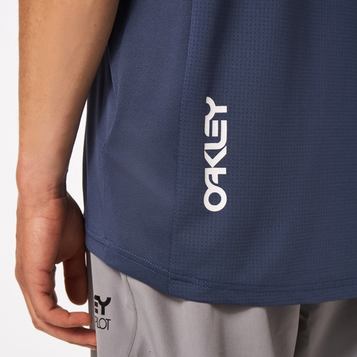 OAKLEY ( �I�[�N���[ ) �s�V���c�E�J�W���A���E�F�A CASCADE TRAIL TEE ( �J�X�P�[�h �g���C�� �e�B�[ ) 6A1 �|�Z�C�h�� M