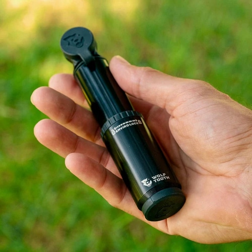 WOLFTOOTH ( �E���t�g�D�[�X ) �g�їp�|���v ENCASE PUMP FOR CLIK VALVE ( �G���P�[�X �|���v �N���b�N�o���u��p ) 85CC