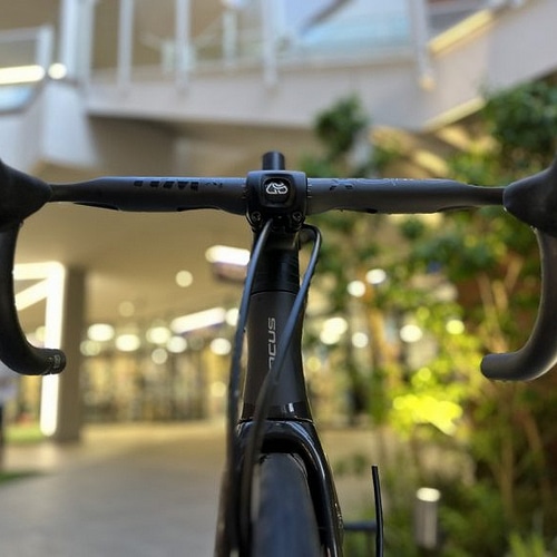 FOCUS ( フォーカス ) ロードバイク IZALCO MAX9 ( イザルコ マックス9 ) Ultegra Di2 + RACING400 DB 越谷アウトレット特価 マット カーボンブラック 52S (身長目安170cm前後)