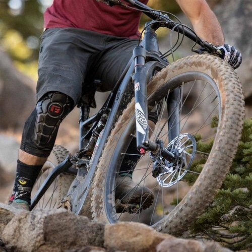 G-FORM ( ジーフォーム ) プロテクター ひざ PRO-X2 KNEE PAD ( プロ