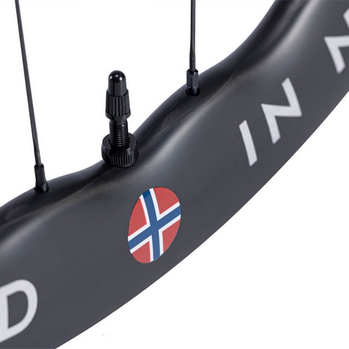 WINSPACE ( �E�B���X�y�[�X ) ���[�h�o�C�N�p�z�C�[��(�f�B�X�N�u���[�L�p) UNAAS HARD 2 ( �E�i�X �n�[�h2 ) �}�X �}�g���b�N�X �O��Z�b�g / �V�}�mHG / 700C(622-����21.4mm)[�^�C�����ڈ�:25-28mm]