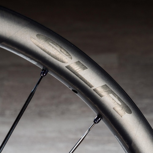 MAVIC ( }BbN ) [hoCNpzC[(fBXNu[Lp) COSMIC SLR 32 DISC 21MM ( RX~bN SLR 32 fBXN )+ YKSION PRO UST II 25C OZbg/V}mHG/700C (622x21TC) [^C:25-32mm]