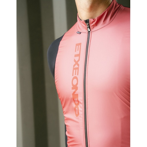 ETXE-ONDO ( G`FIh ) WPbg URRUN GORE-TEX WINDSTOPPER JACKET ( E SAebNX EBhXgbp[ WPbg ) bh L