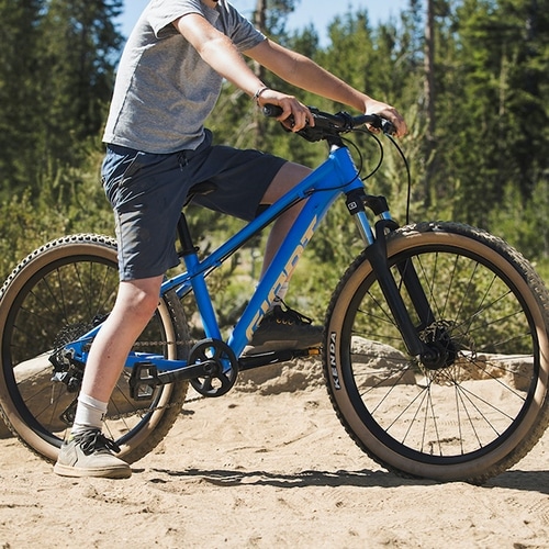 GIANT ( WCAg ) LbYoCN STP 24 ( GXeBs[ 24 ) }bgAW[u[ 300 iKg130-145cmj