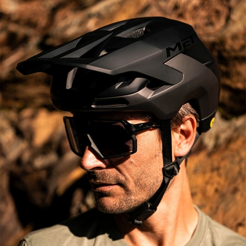 MET ( bg ) X|[cwbg REVO MIPS ( { ~bvX ) ubN }bg L (58-61cm)