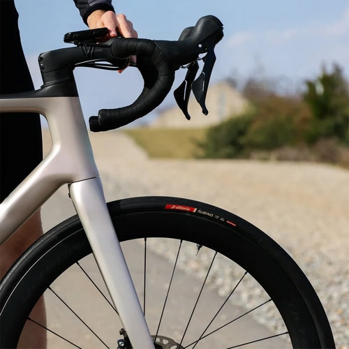VITTORIA ( �r�b�g���A ) �N�����`���[�^�C�� RUBINO TUBE-TYPE ( ���r�m �`���[�u�^�C�v ) �u���b�N/�C�G���[ 700X28C ( 622 )