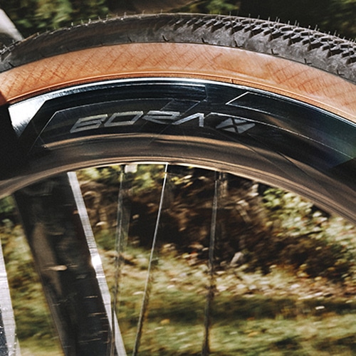 Campagnolo ( �J���p�j���[�� ) ���[�h�o�C�N�p�z�C�[��(�����u���[�L�p) BORA X ( �{�[�� �G�b�N�X ) �O��Z�b�g/700C(27-622)/�V�}�mHG[�K���^�C����:35mm�ȏ�]