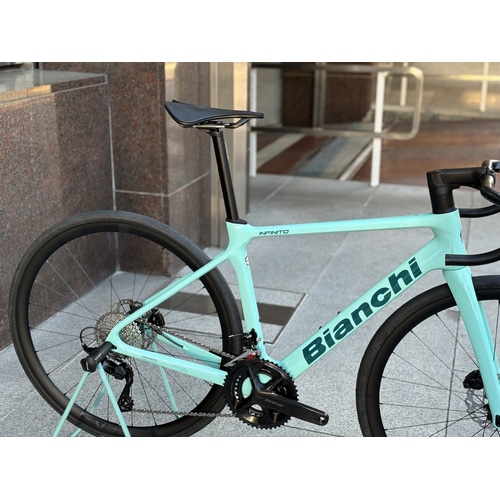 BIANCHI ( �r�A���L ) ���[�h�o�C�N INFINITO 105 12S ( �C���t�B�j�b�g 105 12S ) �`�F���X�e/�u���b�N�t���O���b�V�[ 55 ( �g���ڈ�175cm�O�� )