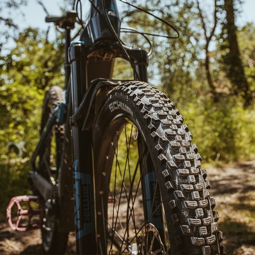 SCHWALBE ( �V�������x ) �N�����`���[�^�C�� SMART SAM ( �X�}�[�g�T�� ) �u���b�N 16X1.85 ( 305 )