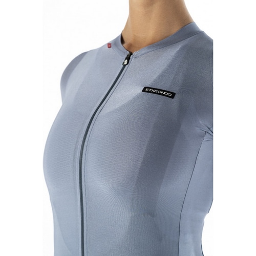 ETXE-ONDO ( エチェオンド ) 半袖ジャージ WOMEN ALDA METALIC S/S JERSEY ( ウィメンズ アルダ メタリック ショートスリーブジャージ ) パールグレー XXS レディース