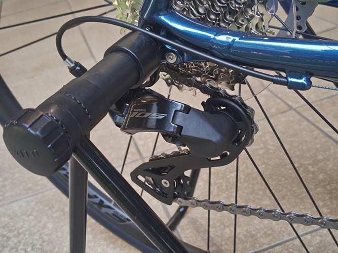 MERIDA ( �����_ ) ���[�h�o�C�N SCULTURA 400 ( �X�N���g�D�[�� 400 ) �e�B�[���u���[ / �V���o�[�u���\ ( FB01 ) 44 / XXS  (�K���g���ڈ�155-165cm�O��)