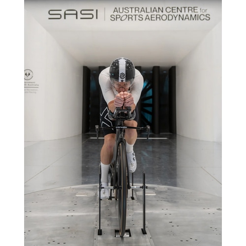 2XU ( �c�[�^�C���Y���[ ) �g���C�X�[�c LIGHT SPEED REACT SLEEVED TRISUIT ( ���C�g �X�s�[�h ���A�N�g �X���[�u �g���C�X�[�c ) BLK/WHT S