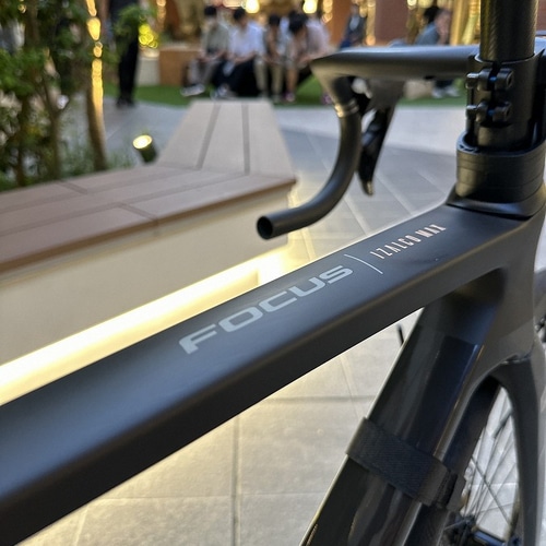 FOCUS ( フォーカス ) ロードバイク IZALCO MAX9 ( イザルコ マックス9 ) Ultegra Di2 + RACING400 DB 越谷アウトレット特価 マット カーボンブラック 52S (身長目安170cm前後)