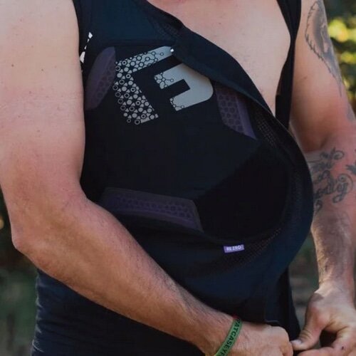 G-FORM ( W[tH[ ) veN^[ MX SPIKE CHEST yICꔄz ( MX XpCN`FXg ) ubN L