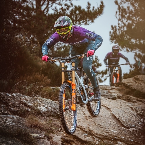 SCHWALBE ( Vx ) `[uX^C ^bL[`F SUPER DOWNHILL ( X[p[_Eq ) ubN 29X2.4 ( 622 )