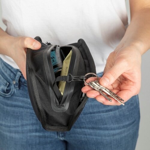 FIDLOCK ( フィドロック ) フレームバッグ TWIST ESSENTIAL BAG ( ツイスト エッセンシャル バッグ ) ブラック M