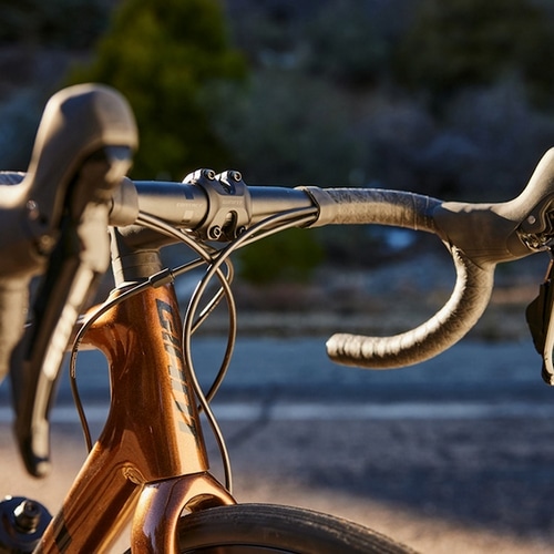 GIANT ( ジャイアント ) ロードバイク TCR ADVANCED 2 DISC KOM ( TCR アドヴァンスド 2 ディスク キングオブマウンテン ) カーボン 500ML (適応身長180-190cm)