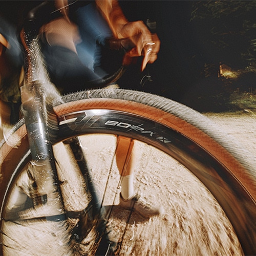 Campagnolo ( �J���p�j���[�� ) ���[�h�o�C�N�p�z�C�[��(�����u���[�L�p) BORA X ( �{�[�� �G�b�N�X ) �O��Z�b�g/700C(27-622)/�V�}�mHG[�K���^�C����:35mm�ȏ�]