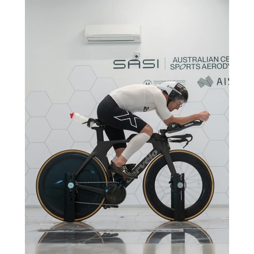 2XU ( �c�[�^�C���Y���[ ) �g���C�X�[�c LIGHT SPEED REACT SLEEVED TRISUIT ( ���C�g �X�s�[�h ���A�N�g �X���[�u �g���C�X�[�c ) BLK/WHT S