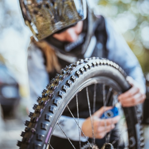 SCHWALBE ( Vx ) `[uX^C ^bL[`F SUPER DOWNHILL ( X[p[_Eq ) ubN 29X2.4 ( 622 )