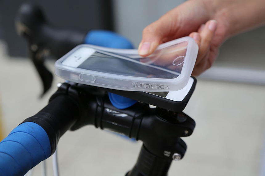 自転車アクセサリー クアッドロック RAIN PONCHO レインポンチョ 雨天用カバー iPhone11Pro用 iPhone11Pro用