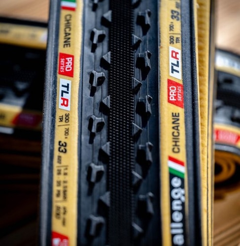 Challenge chicane 700x33C チューブレスタイヤ