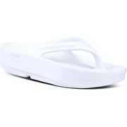 OOFOS ( �E�[�t�@�X) ���J�o���[�T���_�� OOMEGA ( �E�[���K ) �z���C�g M4/W6/23cm