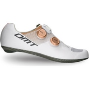 DMT ( �f�B�[�G���e�B�[ ) �r���f�B���O�V���[�Y KR0 EVO SUPERLIGHT ( KR0 �G�{ �X�[�p�[���C�g ) �z���C�g/�u�����Y 41 ( 26.1cm )
