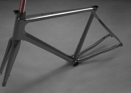 ADHXはトップパフォーマンスを発揮する「ファスト・グラベル」マシンを求めるライダーに最適なバイク